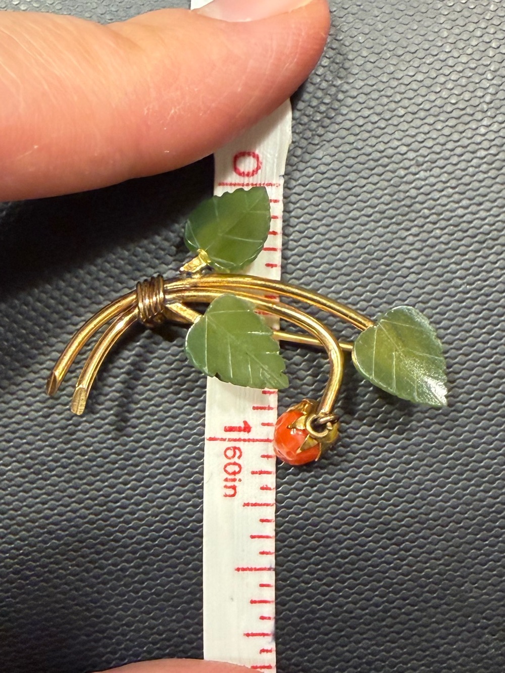 Coral Strawberry & Jade Leaf WRE 1/20 12K Gold Filled Brooch Vintage/Antique - Picture 7 of 14